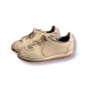 Women’s Nike Cortez Tan Leather. Rare! size 7.5